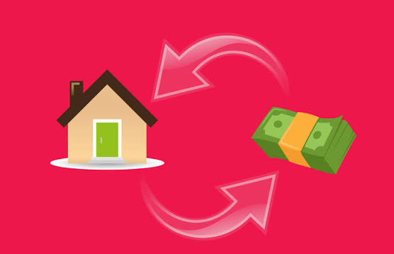 pareja joven revisando cómo funciona una hipoteca para comprar una vivienda en España